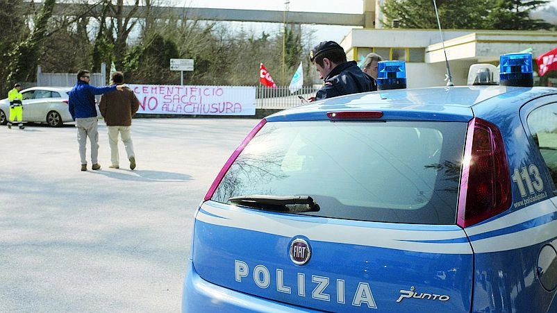  La protesta dei lavoratori durante la tappa della Tirreno-Adriatico (foto Calavita)