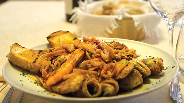 Il brodetto è uno dei 'piatti poveri' simbolo della cultura gastronomica Adriatica