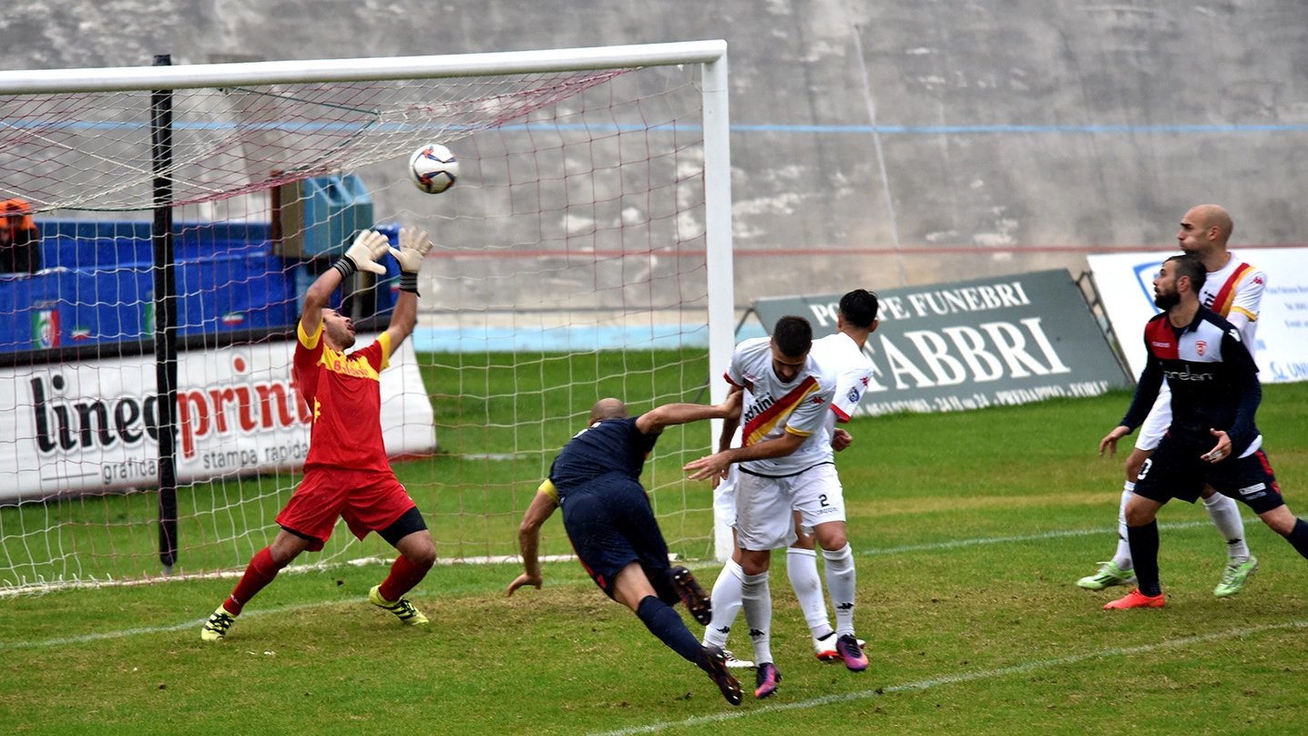 L’inzuccata vincente di capitan ‘Ciccio’ Graziani, che insacca il sesto gol in campionato