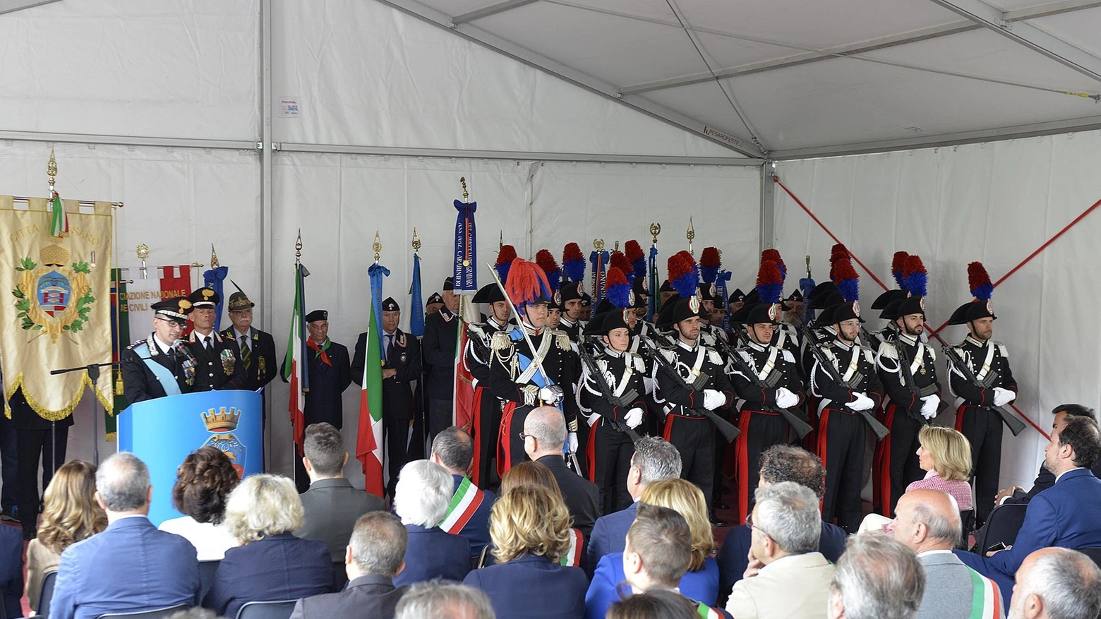 La festa dei carabinieri  Diluvio, militari decisivi  sul fronte salvataggi  Crimine, furti su del 18%