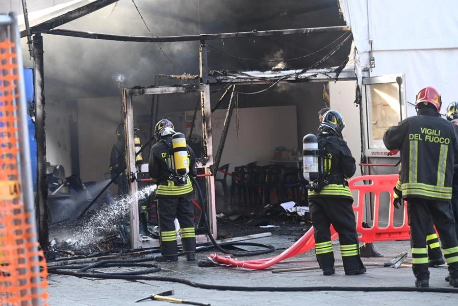 Incendio a Bologna: distrutto il tendone di accoglienza per i profughi ucraini (Schicchi)