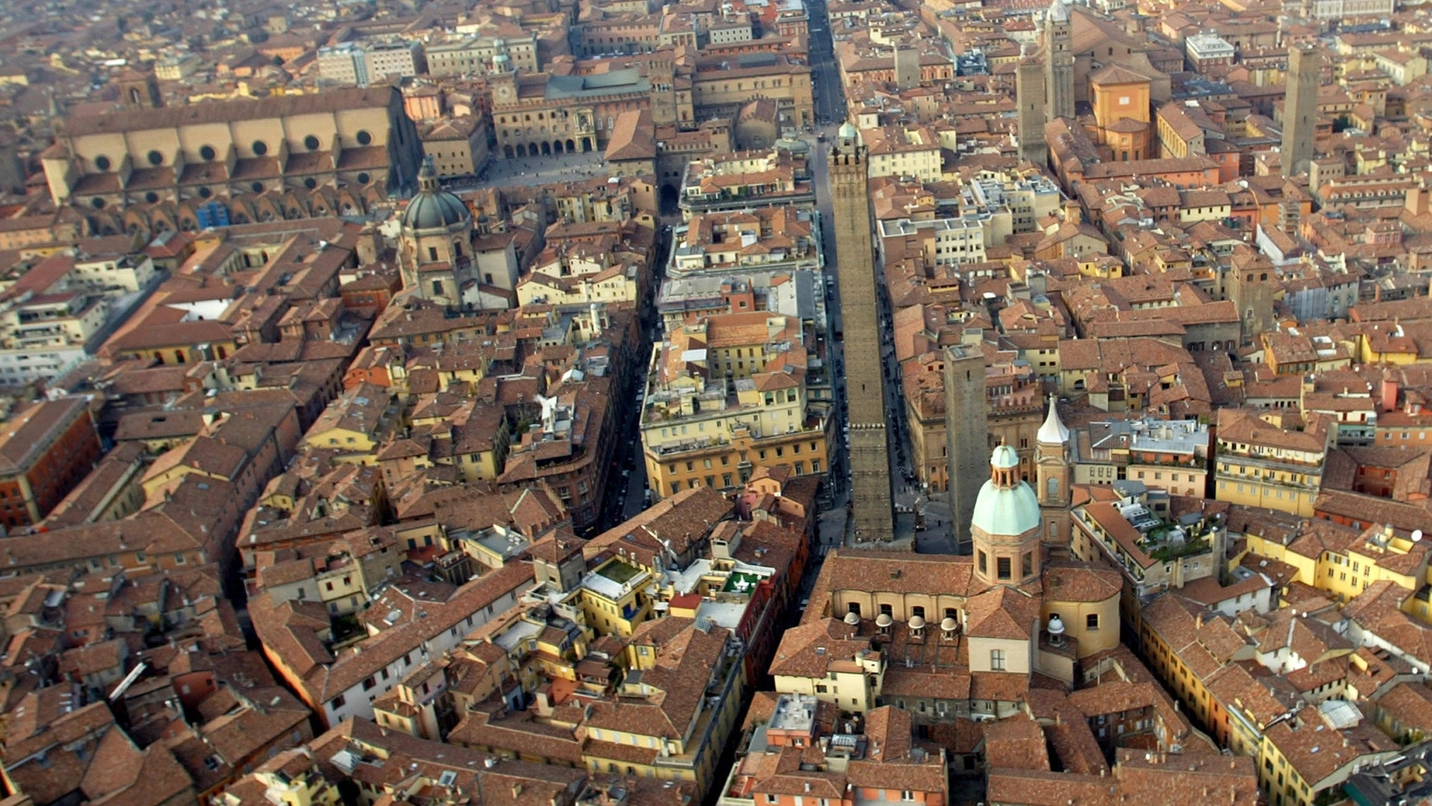 Bologna vista dall’alto (Foto Ansa)