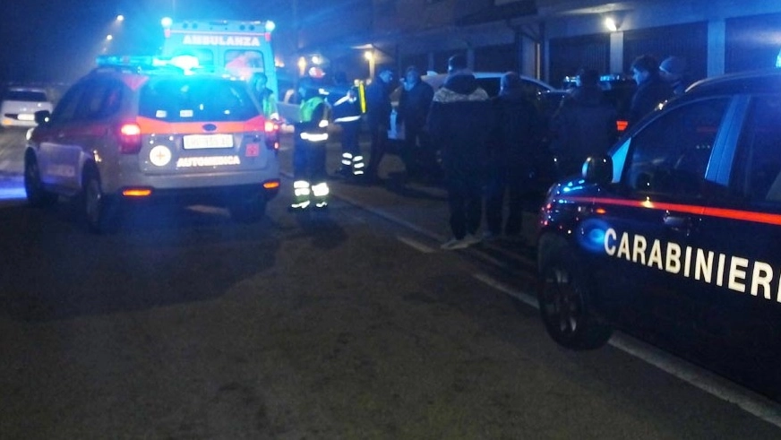 I carabinieri e il 118 sulla scena del delitto giovedì scorso a Villanova di Reggiolo