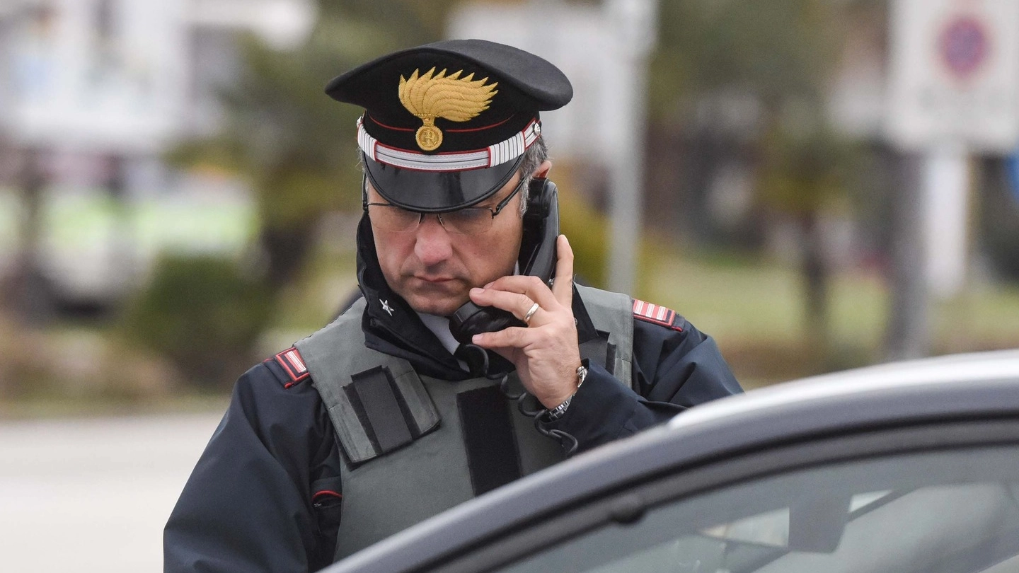 I carabinieri di Civitanova hanno acquisito la denuncia del padrone di casa e avviato gli accertamenti per risalire agli autori della razzia