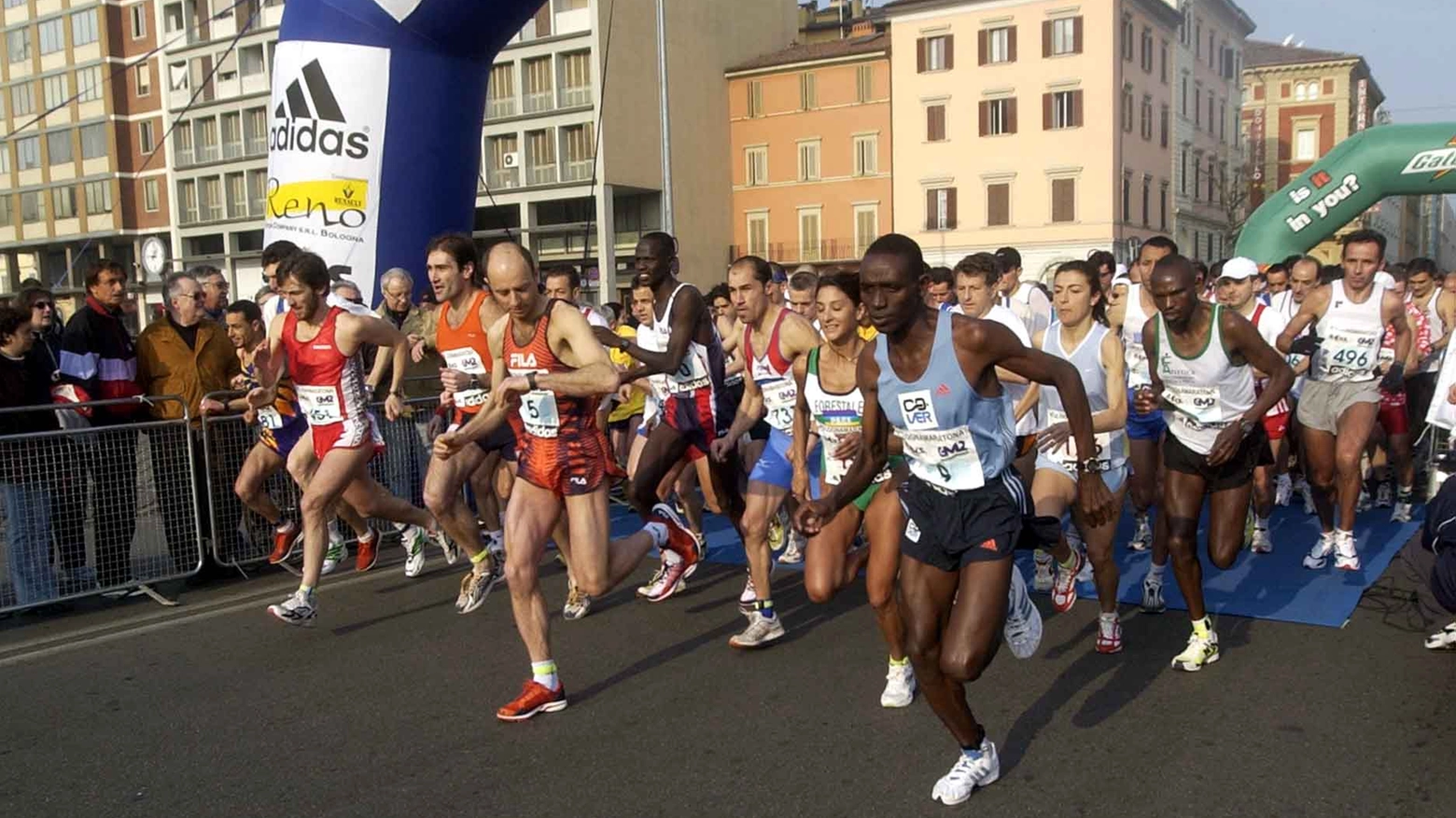 Maratona di Bologna, partenza in una foto d'archivio Schicchi