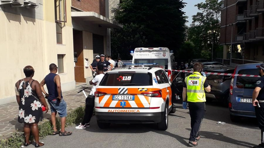 Modena, bambina cade dal settimo piano e muore 