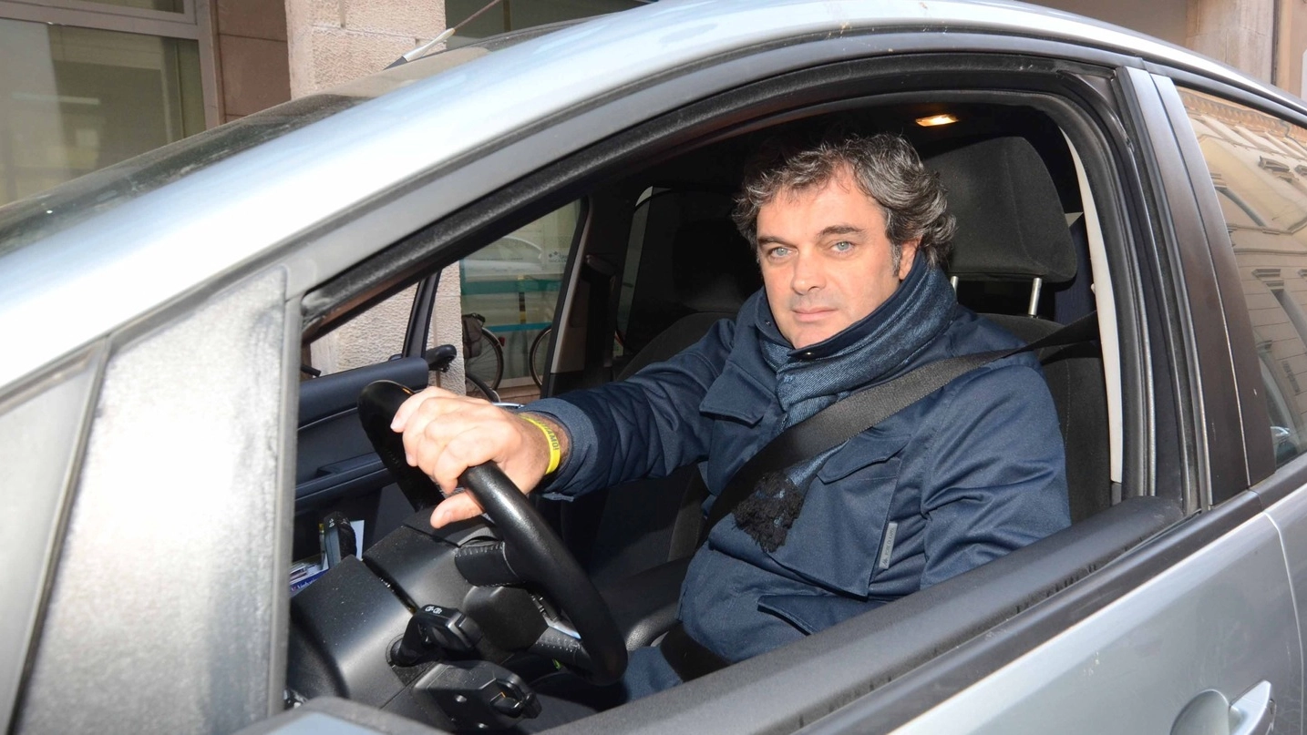 Massimo Bergamin, sindaco di Rovigo, nella sua auto, pronto per una delle sue ronde solitarie