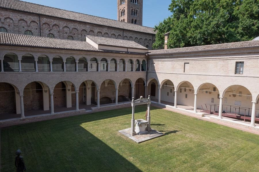 La biblioteca del Centro dantesco di Ravenna