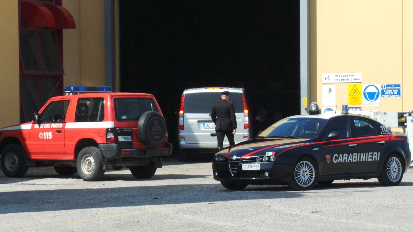 I carabinieri sul luogo dell’incidente (foto Donzelli)