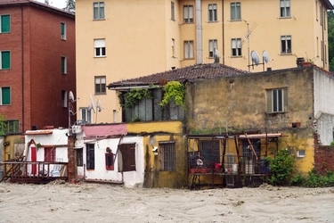 Maltempo a Bologna: esondazioni e frane dalla Bassa alla montagna, centinaia di sfollati