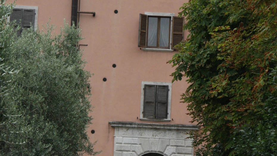  Villa Rendina, uno degli alloggi occupati abusivamente (Foto LaBolognese)