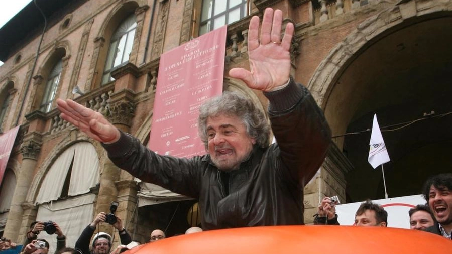 Beppe Grillo in piazza Maggiore per il primo Vaffa Day, l’8 settembre 2007