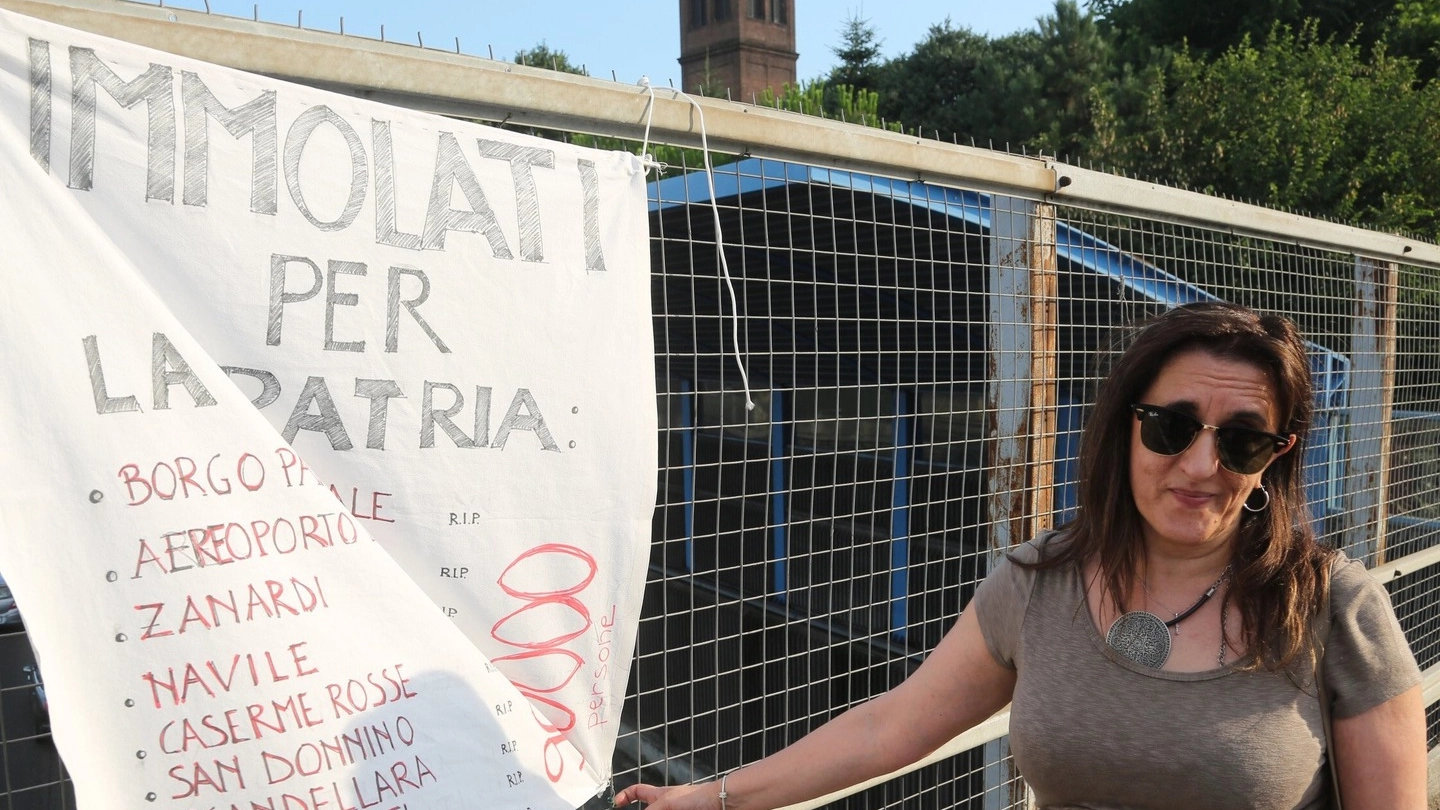 Una recente protesta dei comitati sul ponte di San Donato