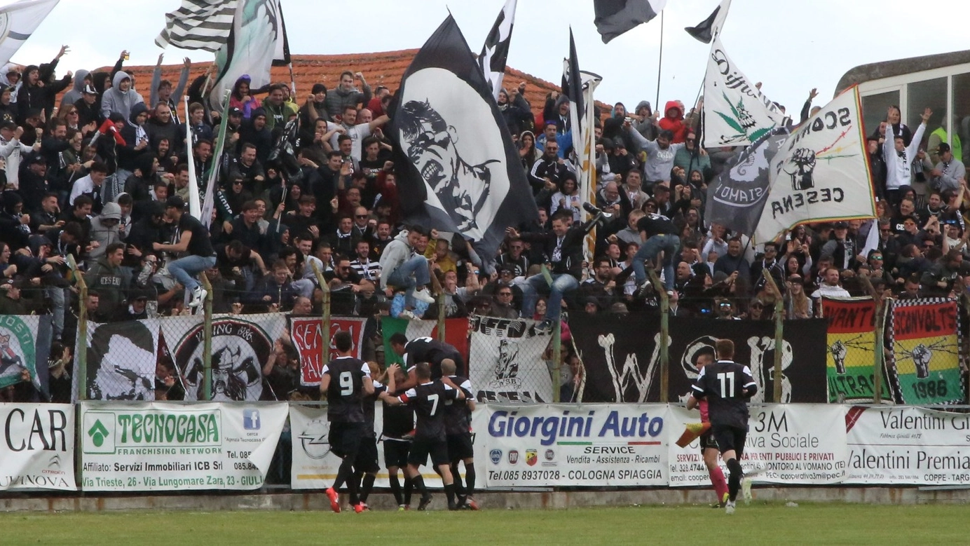Cesena in Serie C, festa promozione con i tifosi (Foto Ravaglia)