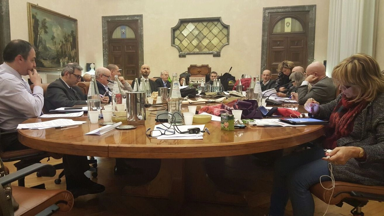I sindacalisti Carife durante l’estenuante trattativa, la cui fase finale è durata quasi 40 ore consecutive