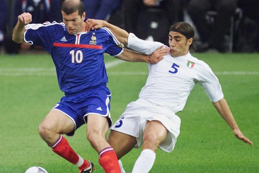 Duello fra Zidane e Cannavaro nella finale del 2000