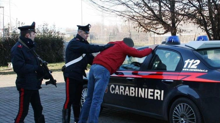 I carabinieri di Rimini hanno arrestato un 43enne con in tasca una pistola carica