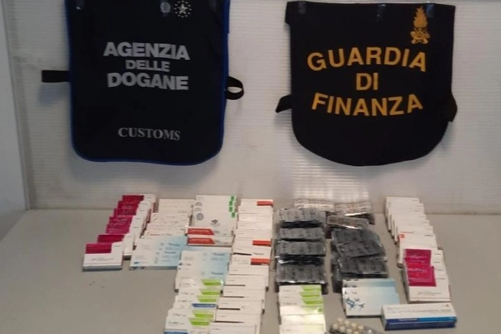 Sequestrati farmaci senza autorizzazioni all'aeroporto di Bologna