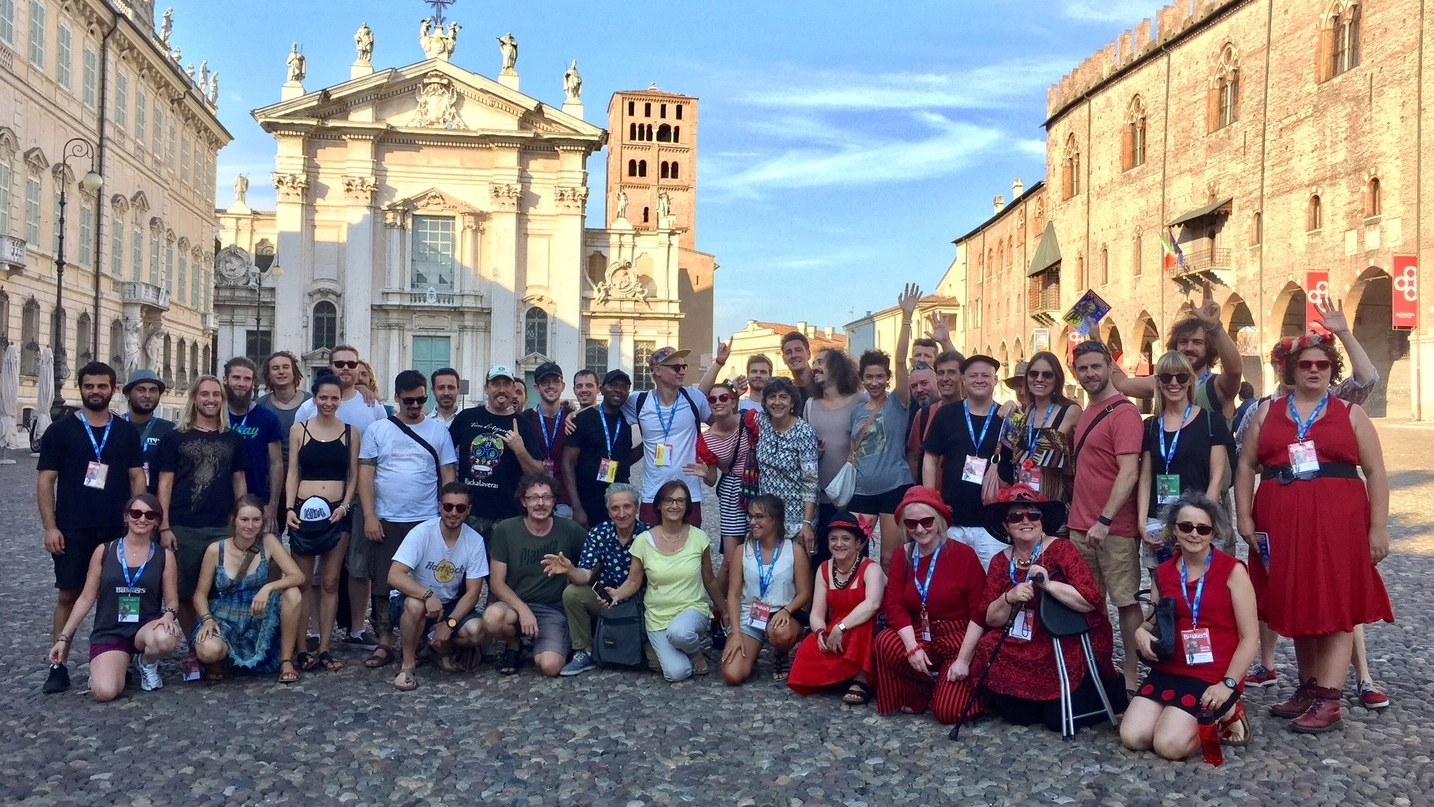 Foto di gruppo ieri all’arrivo a Mantova