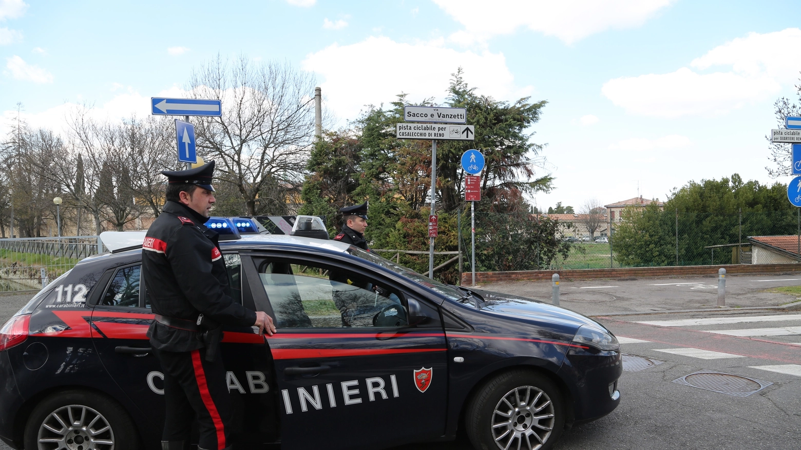 I carabinieri hanno trovato il bimbo in auto (foto Schicchi)