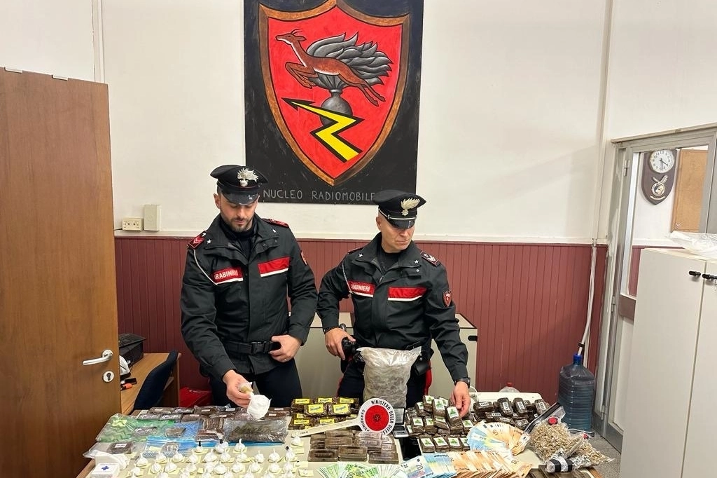 Sequestro di droga a Jesi, i carabinieri con il materiale prelevato