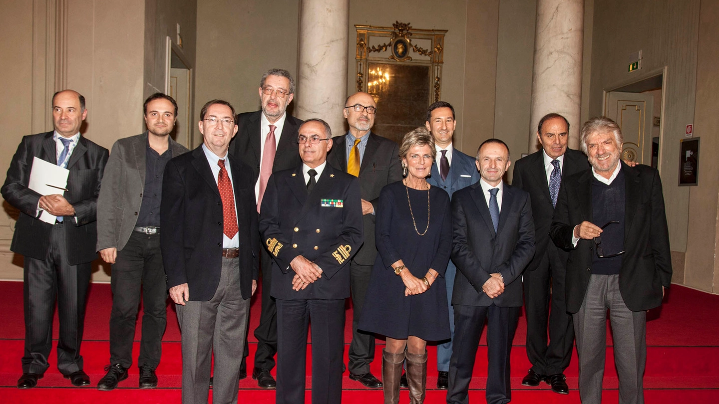 I premiati con Bruno Vespa e il sindaco Fabrizio Matteucci (Foto Corelli)