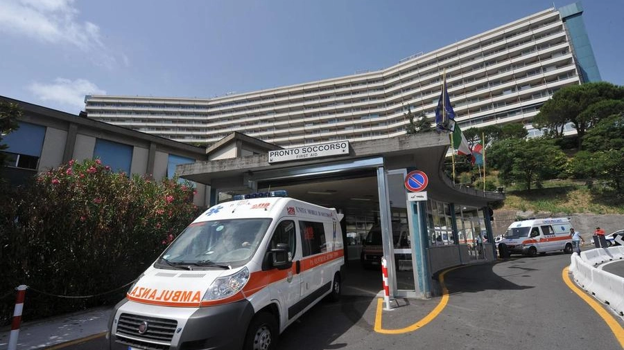 Il pronto soccorso dell'ospedale San Martino in una foto d'archivio (Ansa)