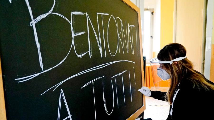 Ritorno a scuola il 7 gennaio, Bonaccini chiede al Governo di convocare le Regioni