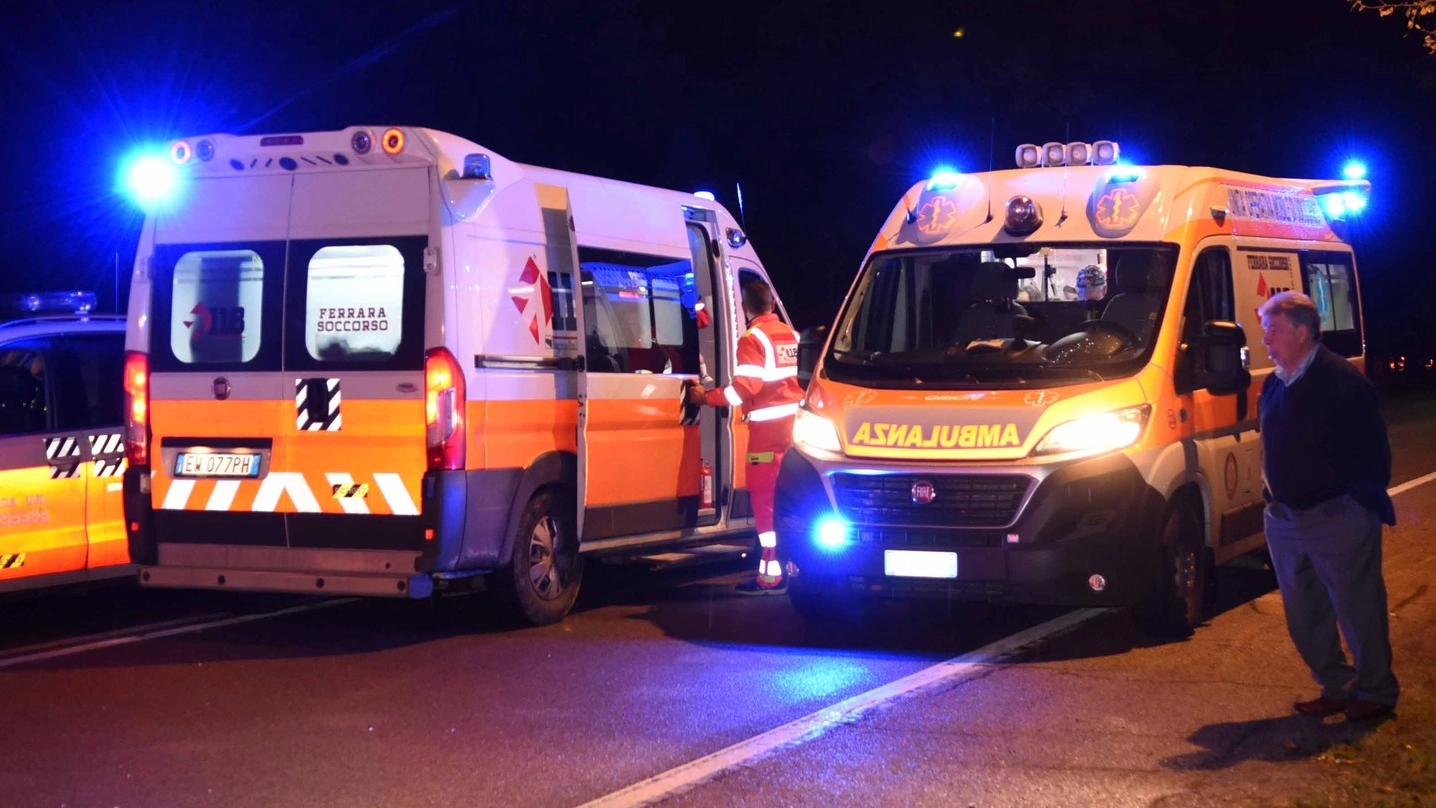Le ambulanze accorse in via Padova dopo l’incidente (foto BusinePress)