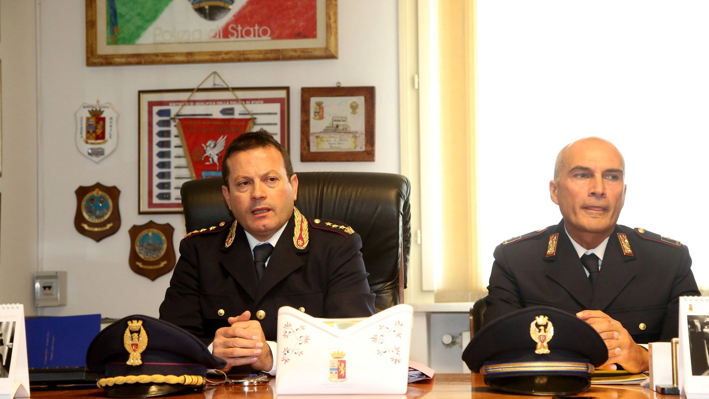 Giogio di Munno a sinistra ha coordinato l’operazione, è il dirigente del Commissariato di Cesena 