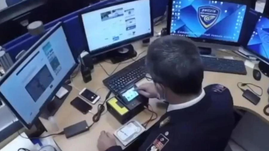 L’attività di monitoraggio della polizia sulle chat potenzialmente sospette