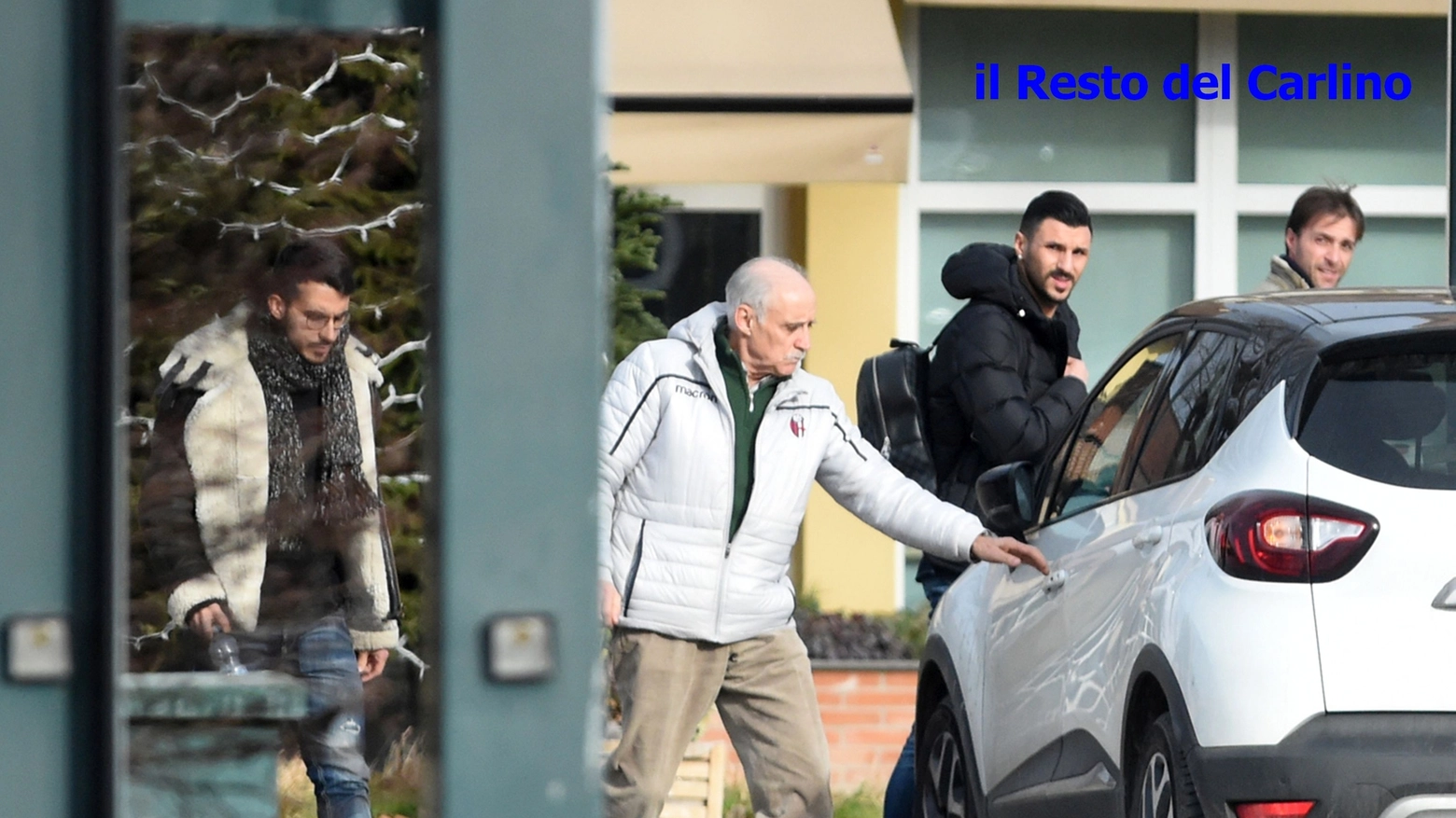 Sansone (con la sciarpa) e Soriano (con lo zaino) a Casteldebole (FotoSchicchi)