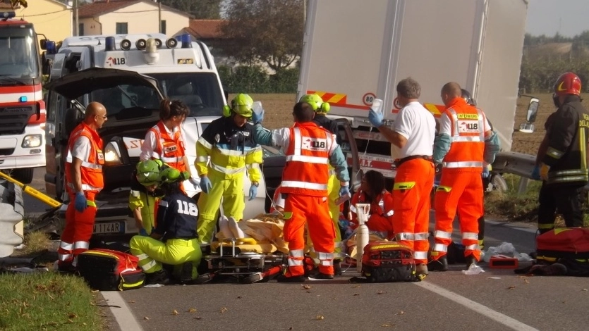 L’incidente a Massa Lombarda: quattro feriti (foto Scardovi)