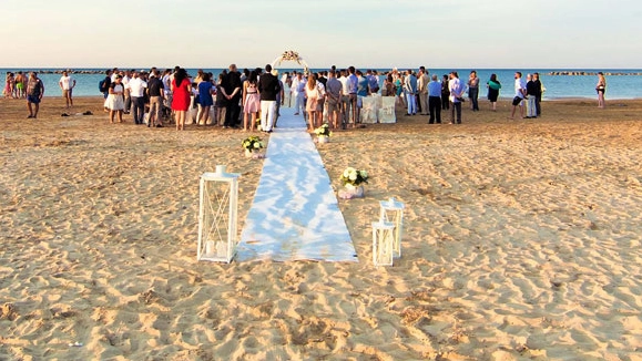 Matrimonio in spiaggia, a Fano da quest’anno è possibile (Foto di repertorio Effimera)