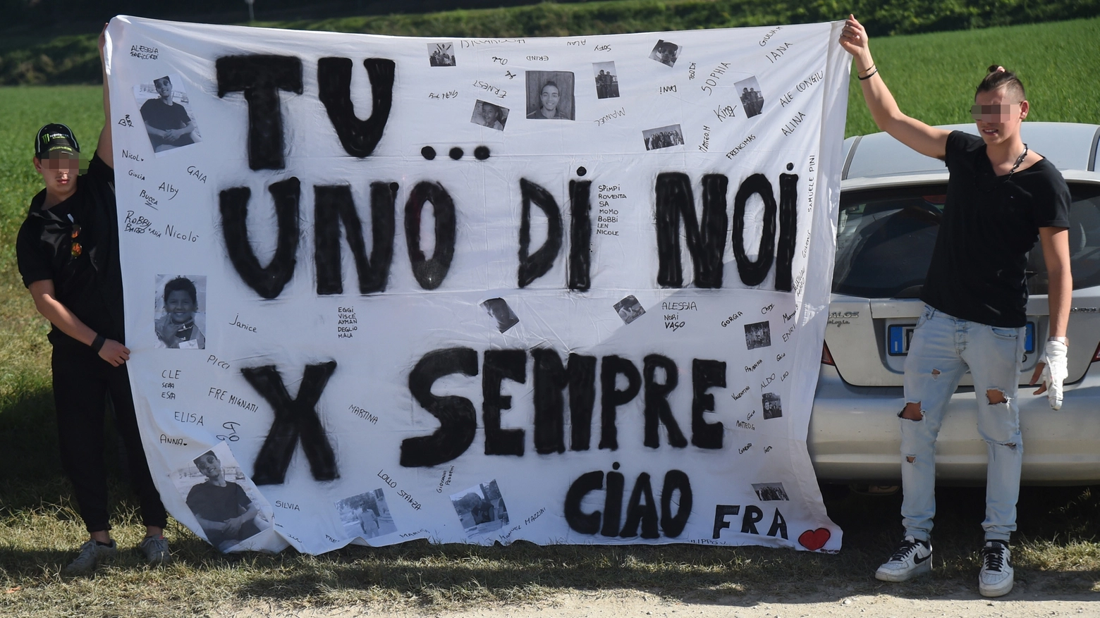 Lo striscione per Giuseppe Balboni, ucciso a 16 anni (foto Schicchi)