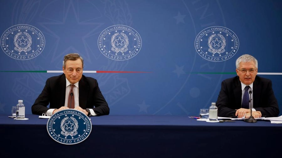  Il premier Draghi e il ministro dell'Economia Franco (ImagoE)