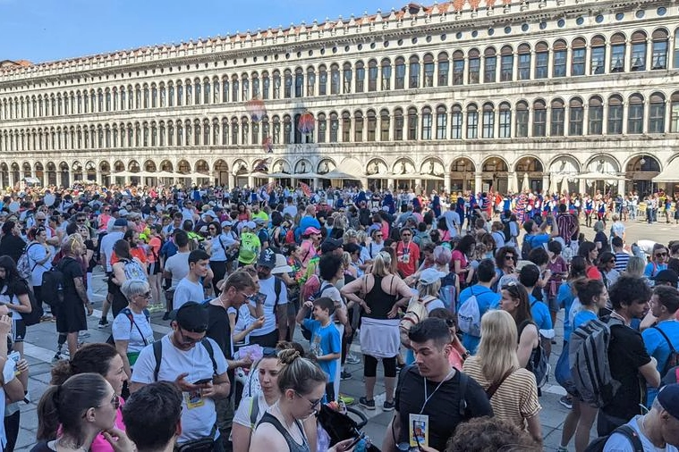 Migliaia di partecipanti in Piazza San Marco