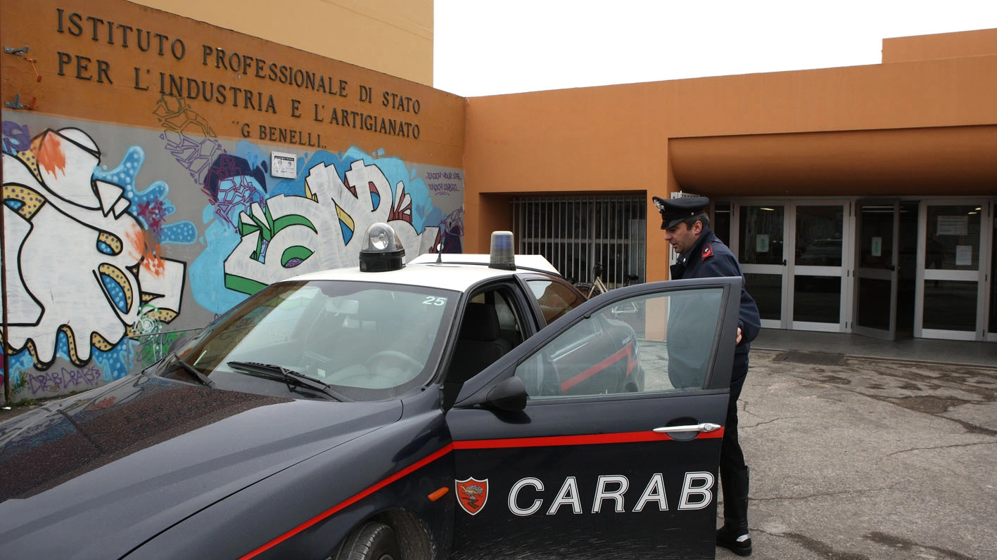 Carabinieri all'istituto Benelli (Fotoprint)