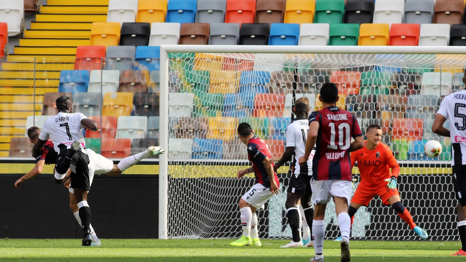 Il gol dell'Udinese firmato Okaka (LaPresse)