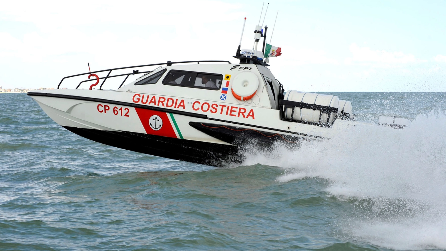 Un'imbarcazione della Guardia Costiera (Foto Migliorini)