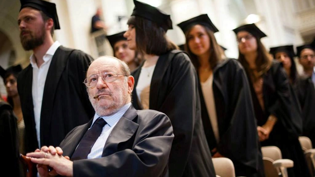 Umberto Eco: la sua biblioteca torna a Bologna