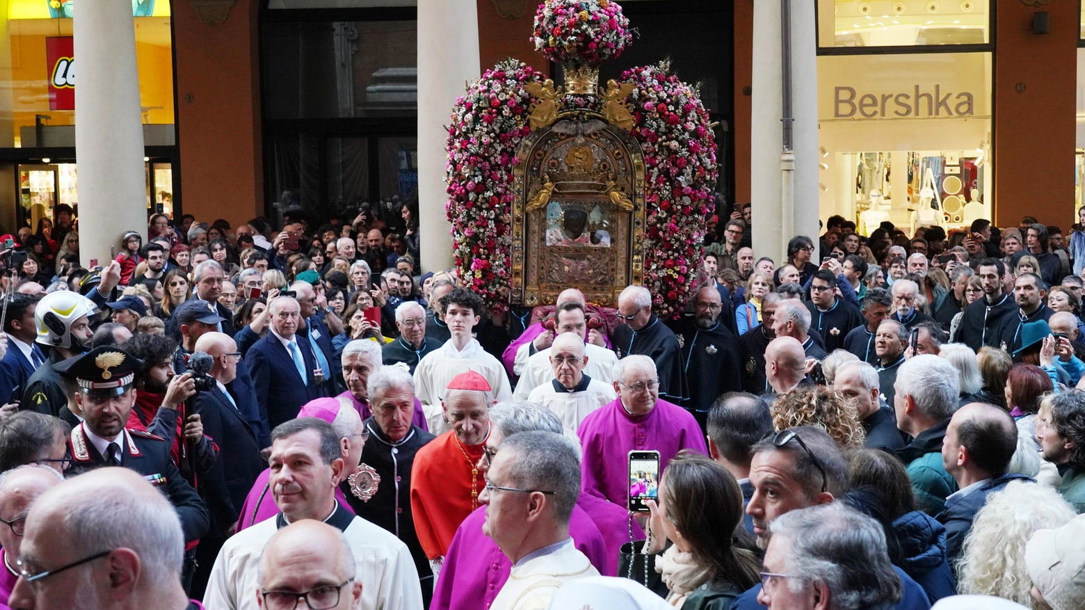 Madonna di San Luca  "Preghiamo per la pace"