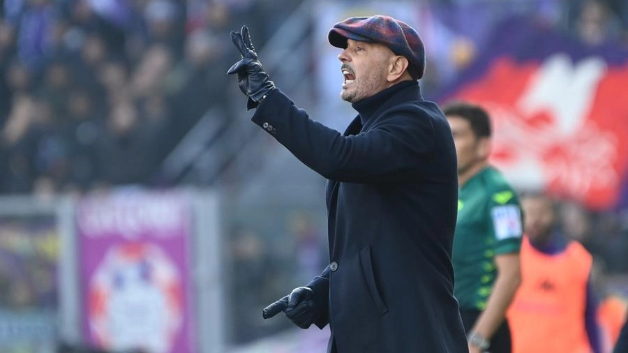 Mihajlovic incita i suoi durante il match con la Fiorentina
