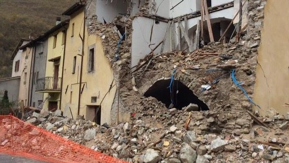Alcune case di Ussita dopo il terremoto del 24 agosto scorso 