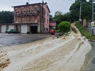 Maltempo oggi in Emilia Romagna, forti temporali e grandinate: alcune zone allagate