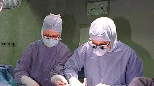 La variante Omicron ha mandato all’aria il programma degli interventi chirurgici