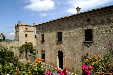 Castello di Serravalle in vendita a Bologna: ecco il prezzo