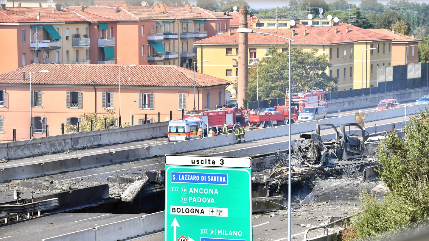 Esplosione a Borgo Panigale, Bologna (FotoSchicchi)