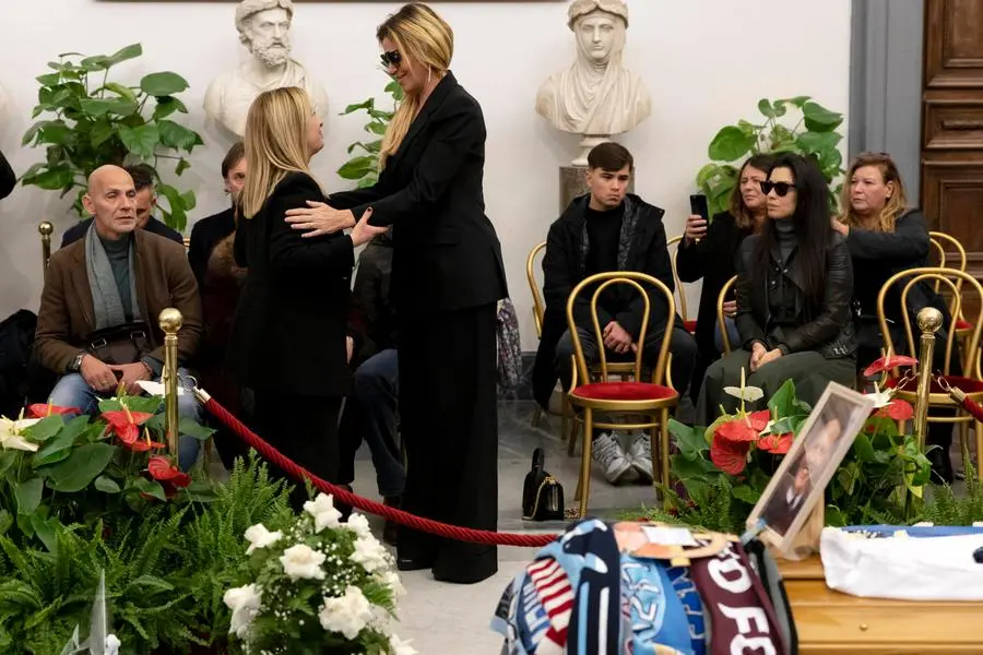Sinisa Mihajlovic, migliaia di persone in fila per l'ultimo saluto in Campidoglio