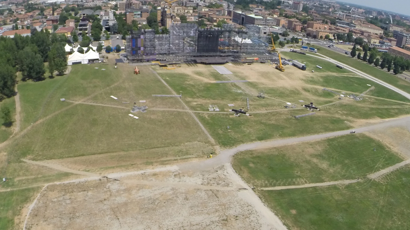 Il palco visto dall'alto nel Parco Ferrari di Modena (foto Fiocchi)